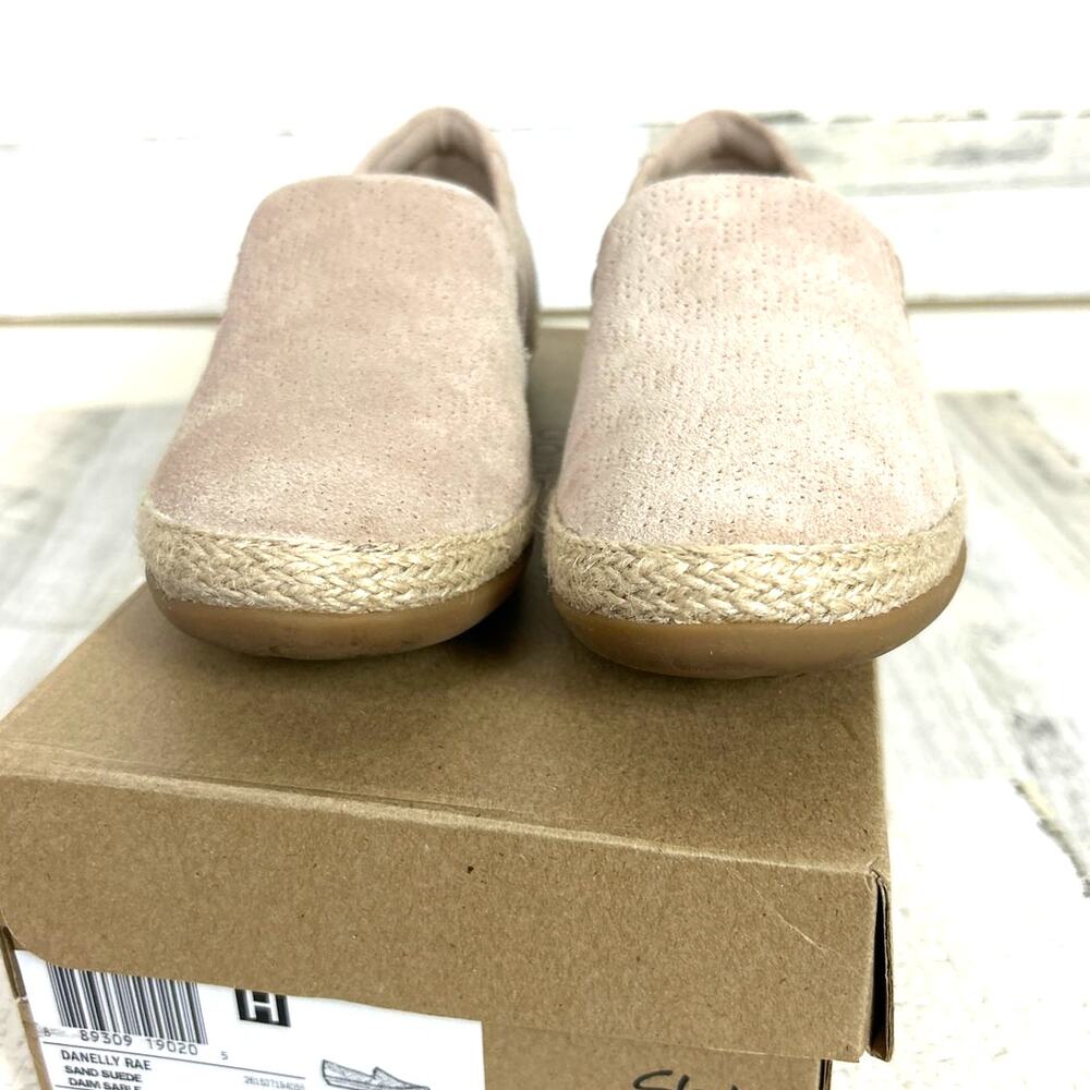 Clarks Womens 8 Tan Danelly Rai Suede Slip-On Casual Loafer Comfort Shoe - Picture 4 of 7